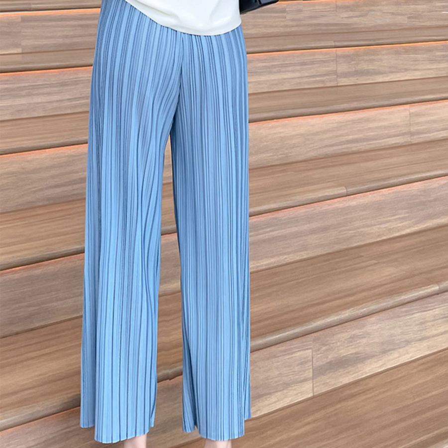 Pleated Straight-Leg Trousers with Structured Grace (3).jpg