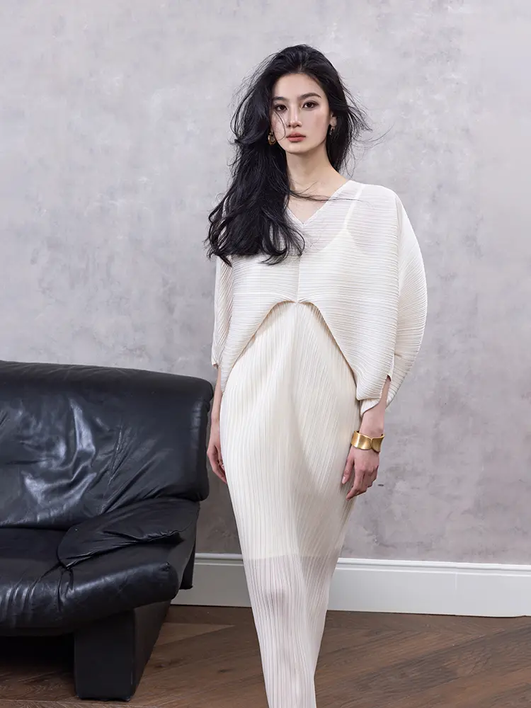 Wholesale Women's Pleated Batwing Sleeve Dress - 3/4 Sleeve