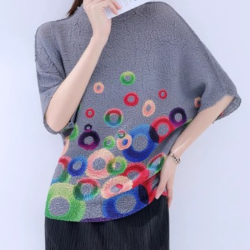 Women's Circle Graphic Print Batwing Sleeve Crinkle Texture Tee