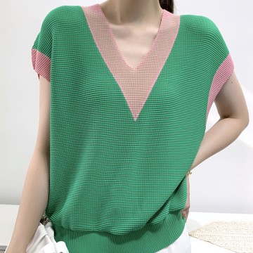 Women's Sweetheart V-Neck Drop Shoulder Top: Contrast Trim & Pleated Short Sleeve Summer Essential