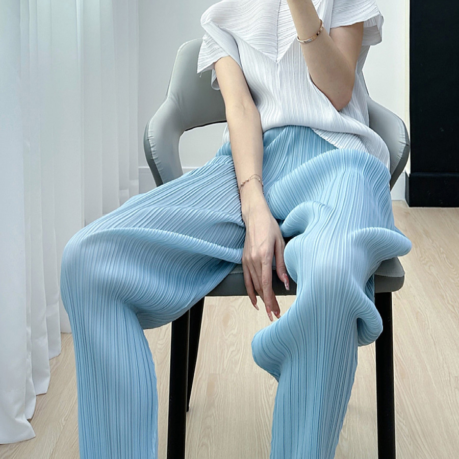 Women's Slim-Fit Pleated Carrot Pants - Tapered Ankle Trousers with Flattering Waist Design (2).jpg