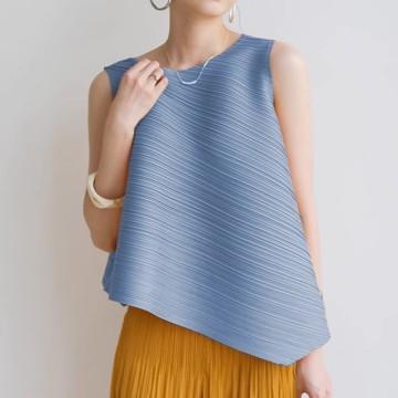 Women's Powder Blue Pin Tuck Sleeveless Tank Top - Asymmetric Hem